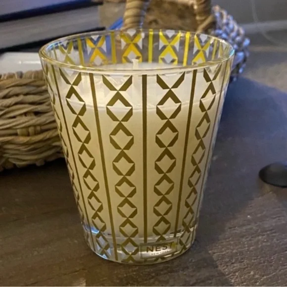 Nest Fragrance New York Holiday Classic Candle 8.1 oz New with NO Box - Picture 1 of 3
